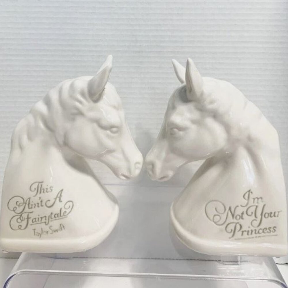 TAYLOR SWIFT FEARLESS HORSE HEAD BOOKENDS.  STUNNING.  NIB